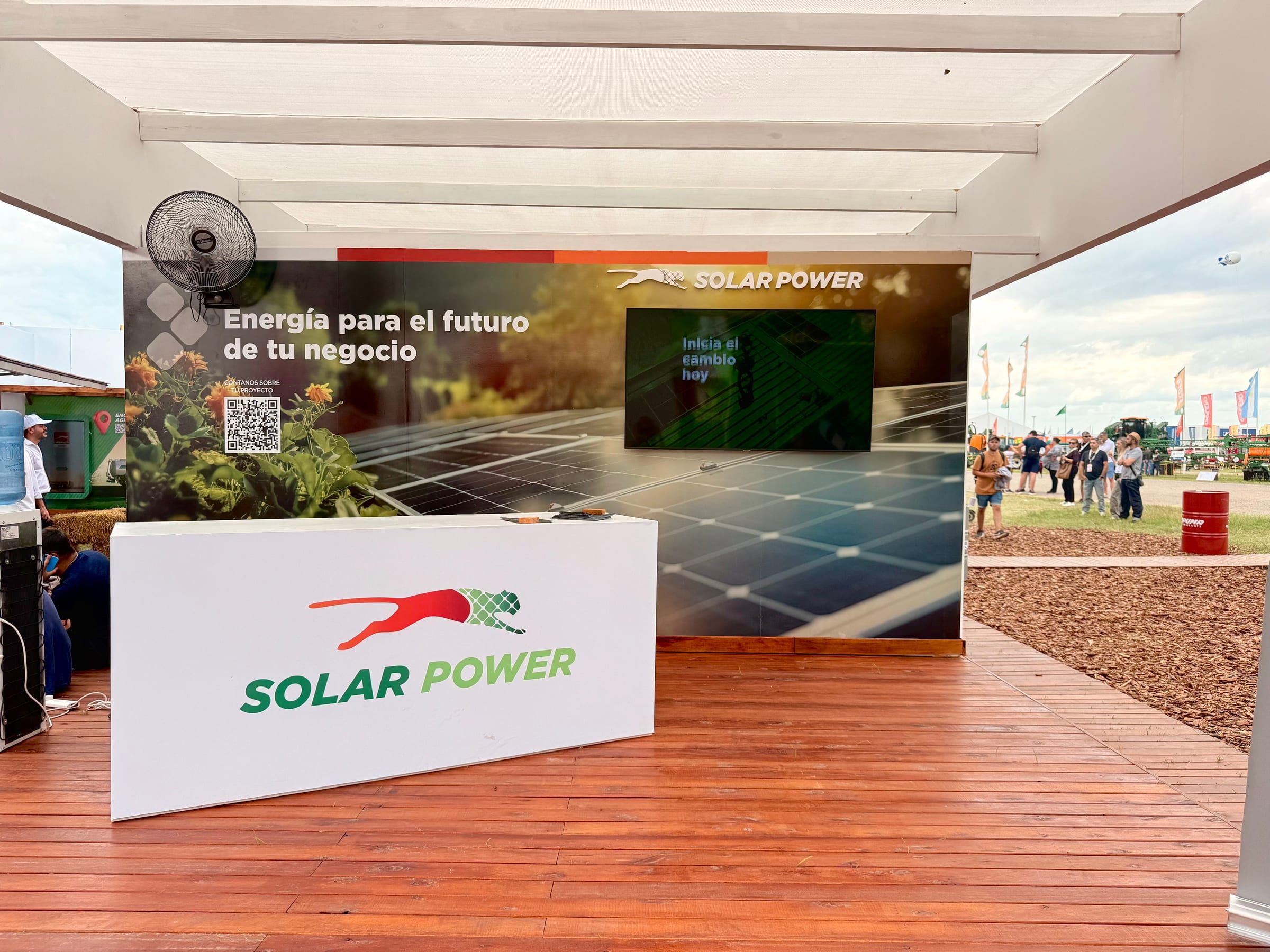 Sector Solar Power del stand con paneles solares